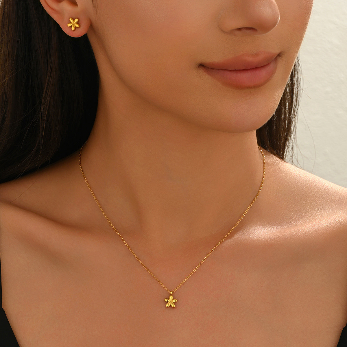 18K Gold-Plated Flower Pendant Necklace & Earrings Set – Waterproof & Hypoallergenic